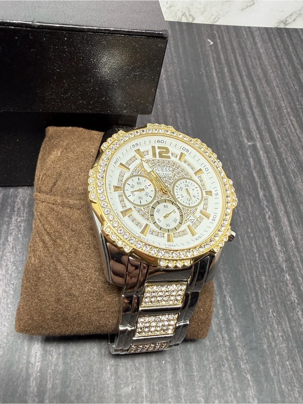 GUESS Watch Men White Embellished Dial & Stainless Steel U0291G4M